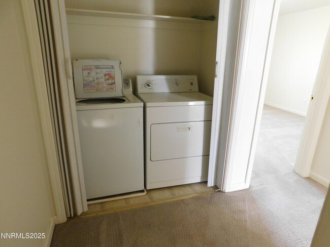 Foto del edificio - 685 Sunny Ln