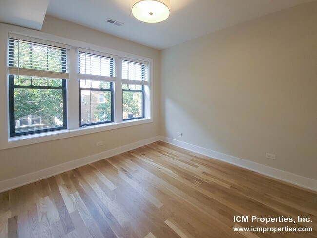 Foto del edificio - 3356 N Sheffield Ave