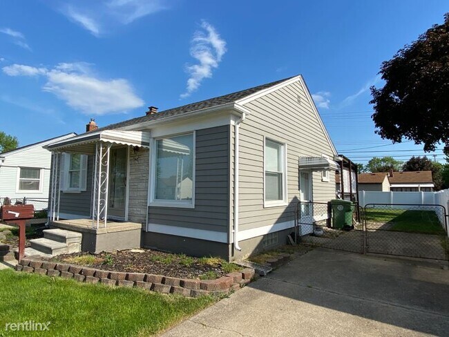 Building Photo - 2 br, 1 bath House - 13683 Ward St