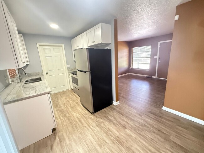 Foto del edificio - 4574 Barley St