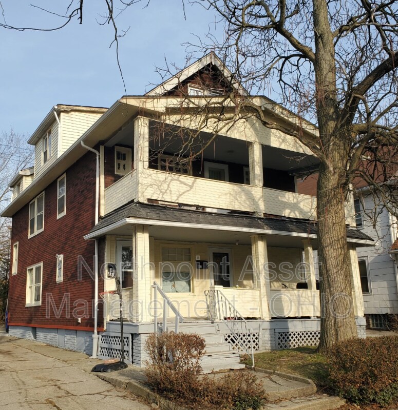 Primary Photo - 883 Alhambra Rd