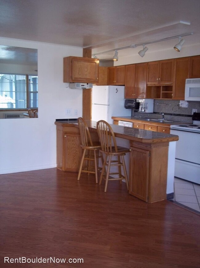 Building Photo - 640-680 S Lashley Ln