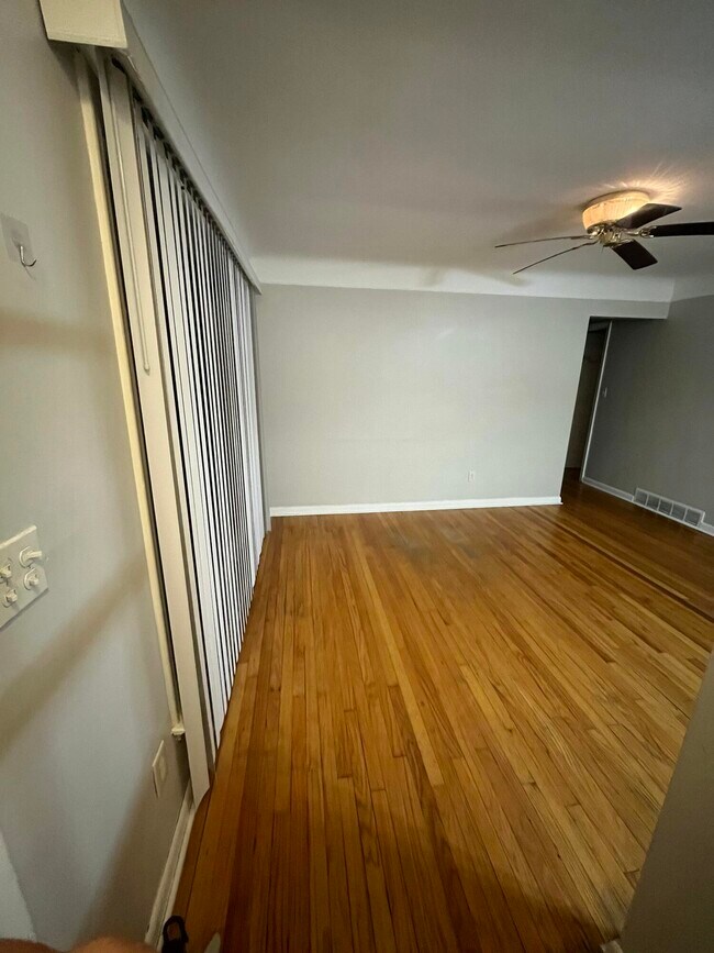 Foto del edificio - 12116 Columbia Ave