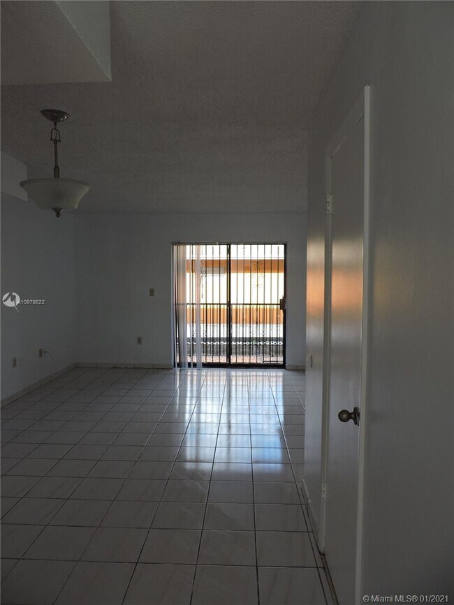 Building Photo - 2313 W 60th St