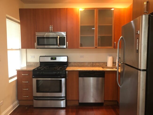 Building Photo - 7206 N Wolcott Ave