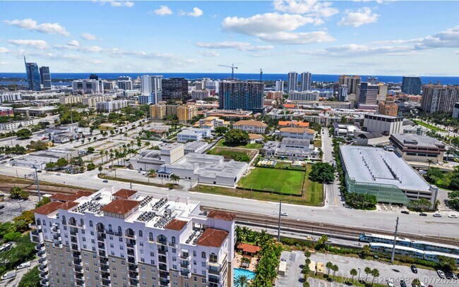 Foto del edificio - 616 Clearwater Park Rd