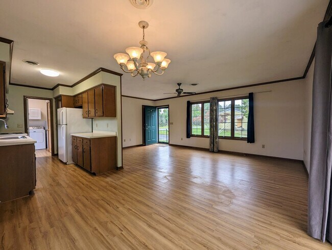 Foto del edificio - Charming 2-Bedroom Home Available for Rent!