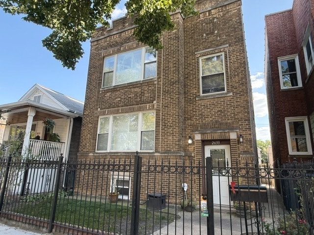 Primary Photo - 2633 W Winona St