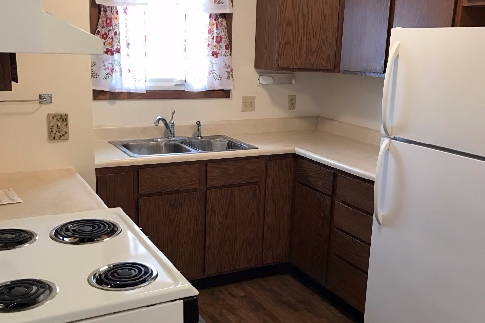 Kitchen - 711 W Barrick Rd