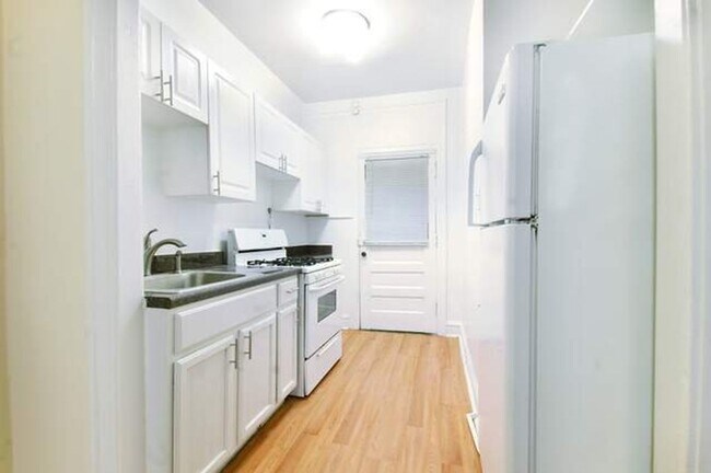 Foto del edificio - 1335 W Touhy Ave