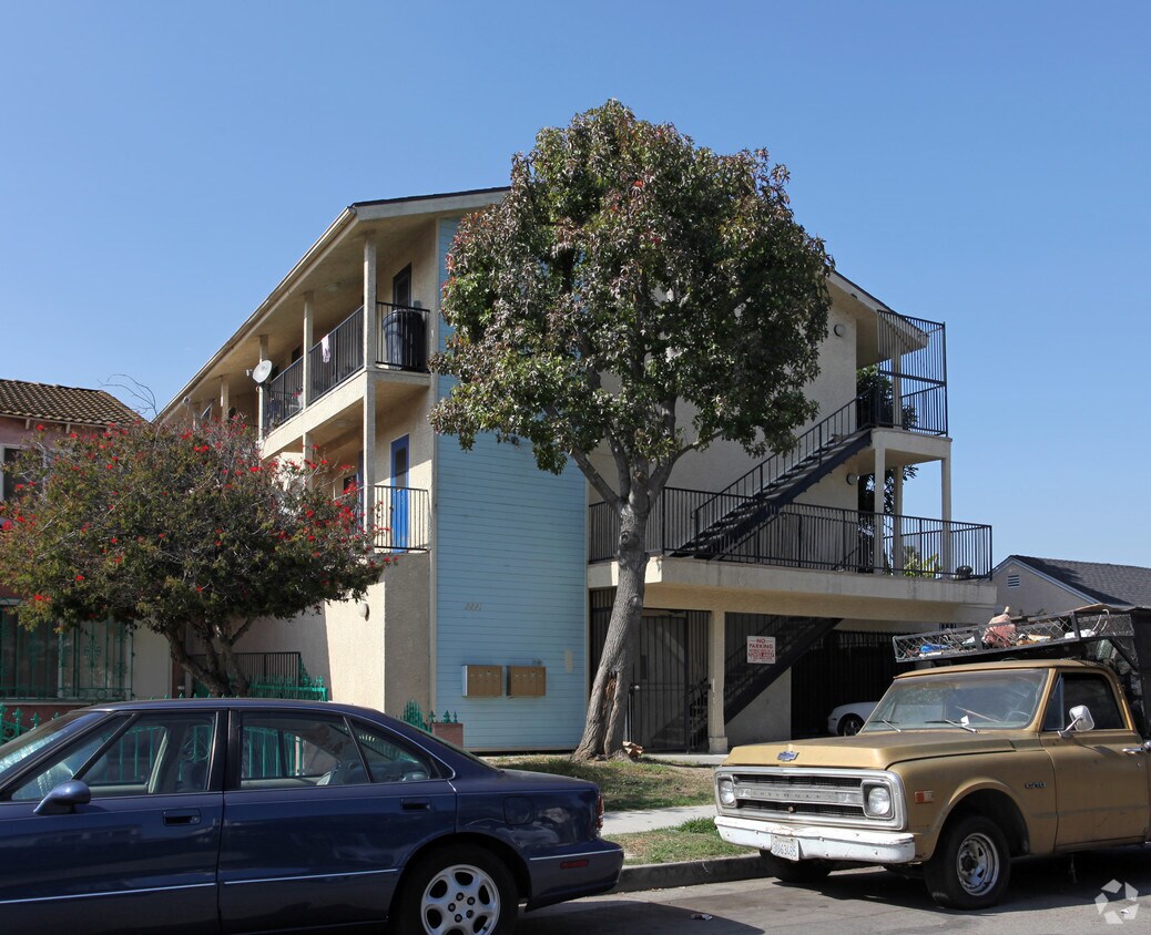 Foto del edificio - 2221 Earl Ave