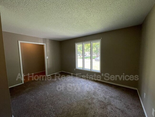 Building Photo - 1236 W Winkler St