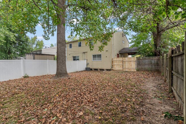 Foto del edificio - Newly Updated 3-Bedroom Duplex with Fresh Paint and Flooring!