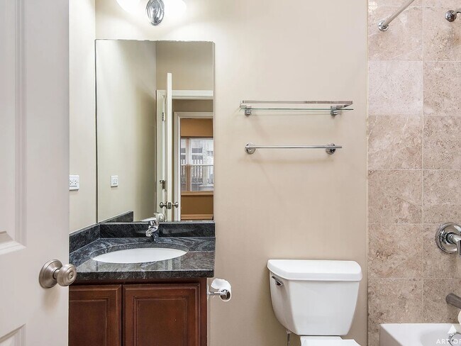 Foto del edificio - 3709 N Kenneth Ave