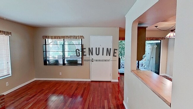 Foto del edificio - 2 Story 3Bd 2Ba Townhouse