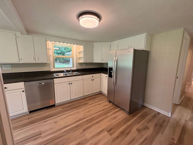 Building Photo - Newly Remodeled 2-Bedroom, 1.5-Bath Home