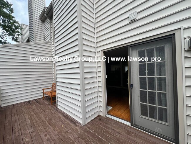 Foto del edificio - Windsor Place - Updated Townhome with Pool Access