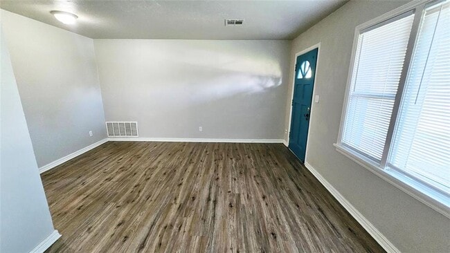 Building Photo - 2132 Churchill Pl