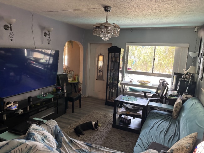 Building Photo - 6423 34th Terrace N