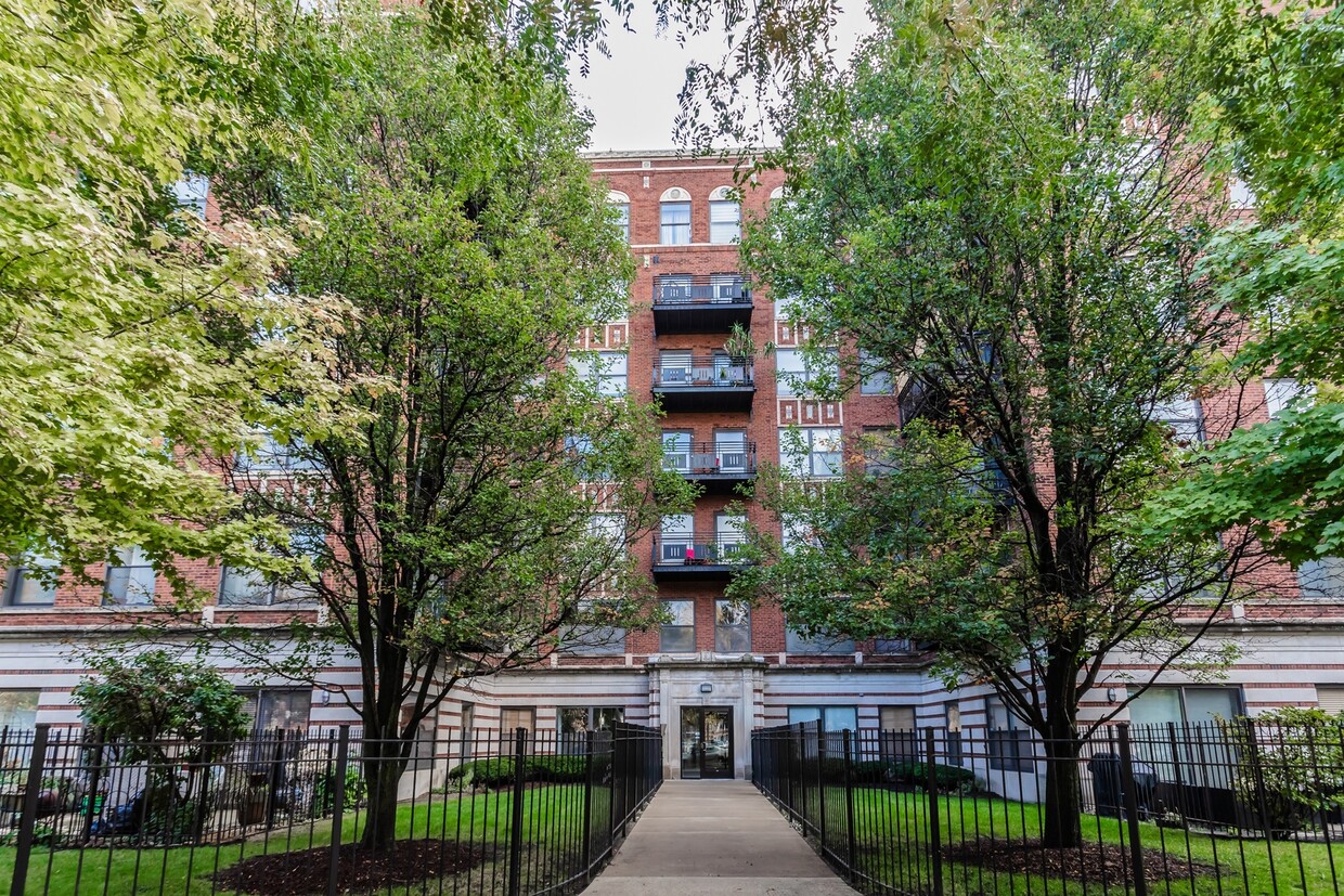 Foto principal - 4537 S Drexel Blvd