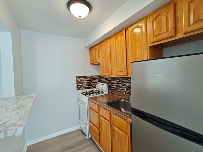 Foto del edificio - 7131 Marshall Rd