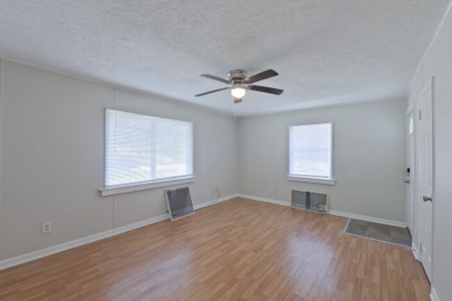 Foto del edificio - 671-673-673 S Wheatland Ave