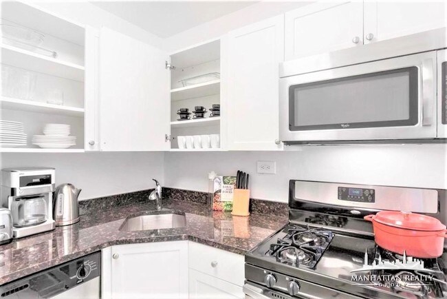 Foto del edificio - 443 W 37th St