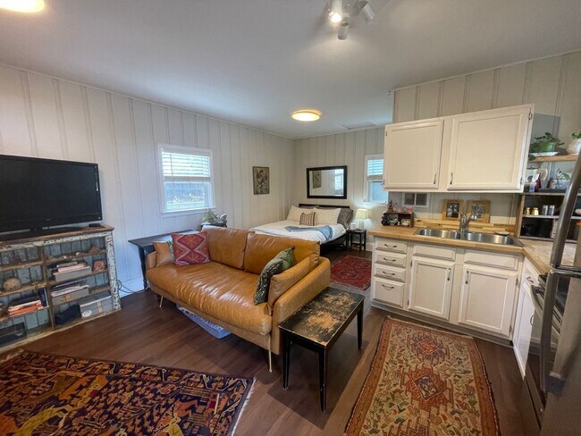 Foto del edificio - 4655 Pierce St