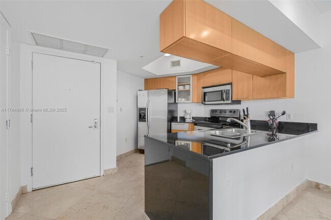 Foto del edificio - 1750 N Bayshore Dr