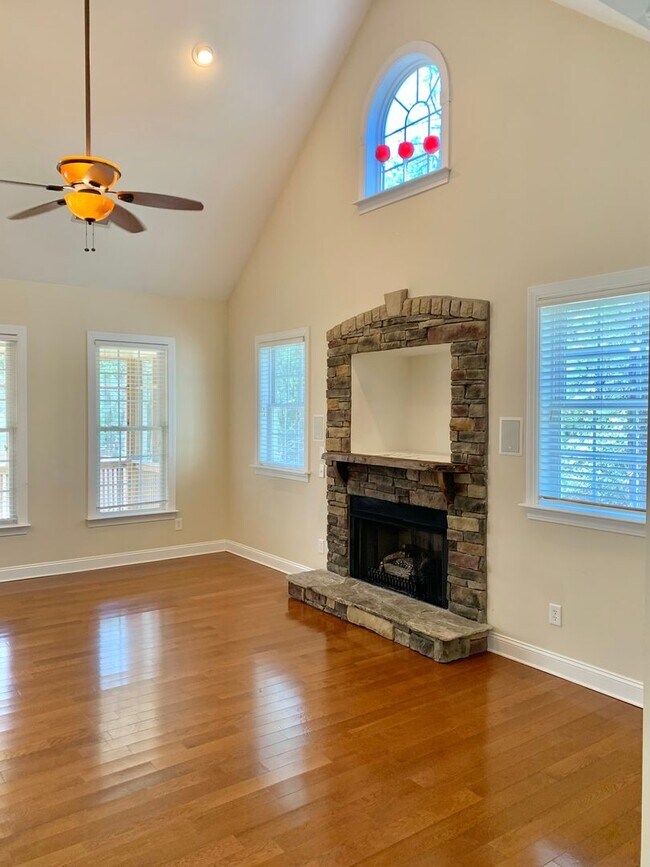 Foto del edificio - Great Home in Gated Community with Bonus Room!