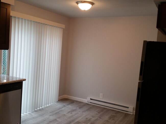 DINING - 262 S Knott St
