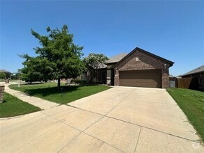 Building Photo - 1121 Little John Dr
