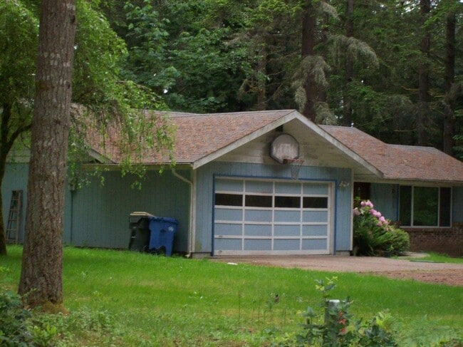 Building Photo - STATUS: AVAILABLE | R35 |$1895.00 + $100 u...