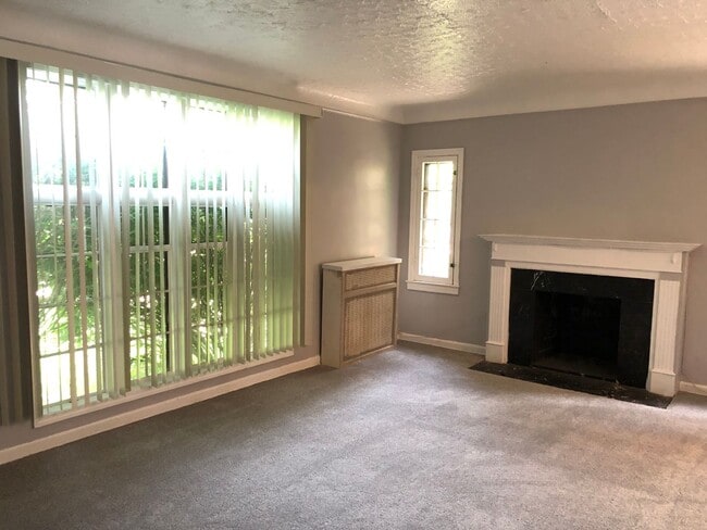 Foto del edificio - 3633 Lynnfield Rd