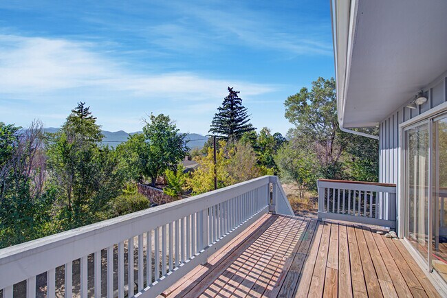 Foto del edificio - 1221 Mount View Ln