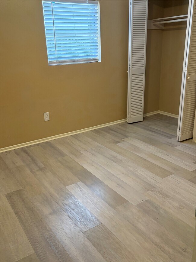 Foto del edificio - 10722 Highland Woods Dr