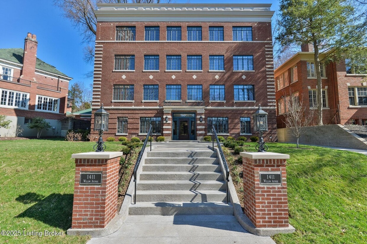 Primary Photo - 1411 Willow Ave