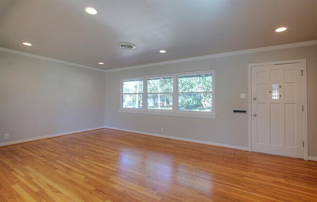 Building Photo - 5611 Arboles Dr