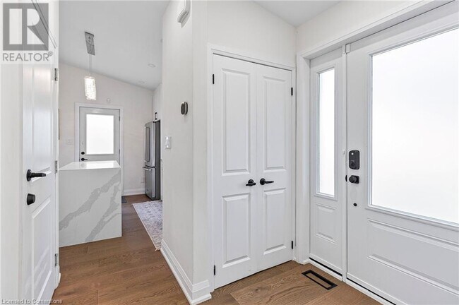 Building Photo - 523 Pinegrove Rd