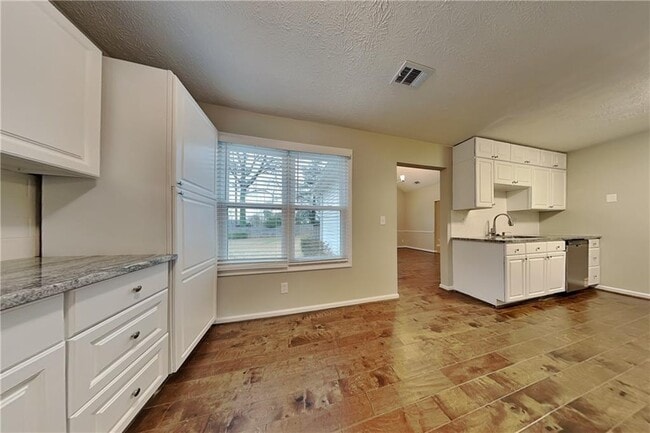 Foto del edificio - 895 Perrin Springs Ct NE