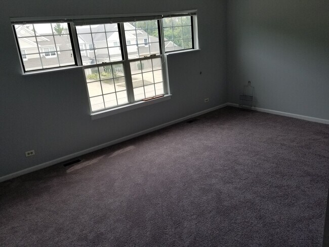 Master bed room - 250 Woodstone Cir
