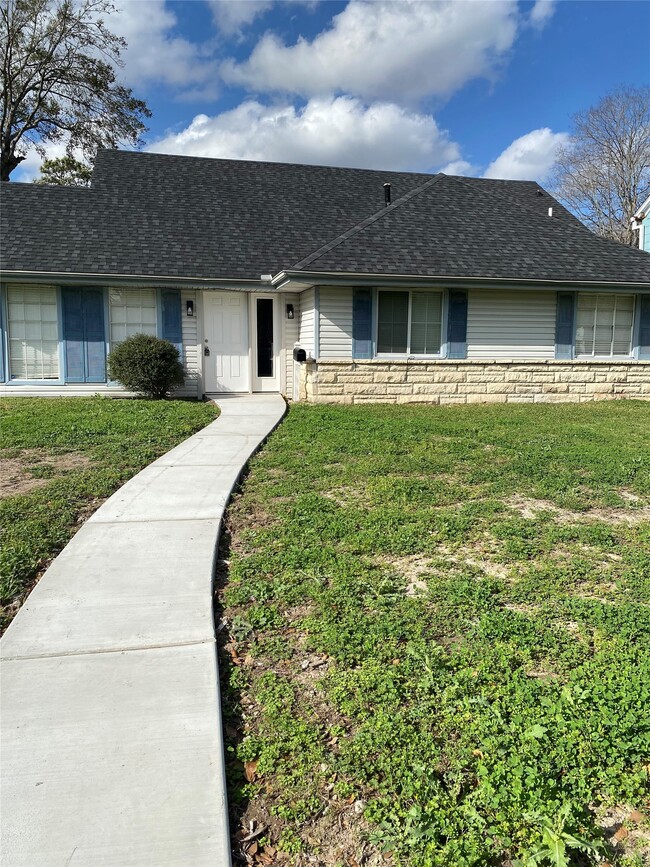 Building Photo - 4901 Winnetka St