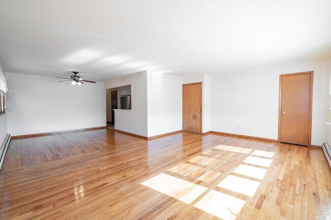 Building Photo - 281 Ave E