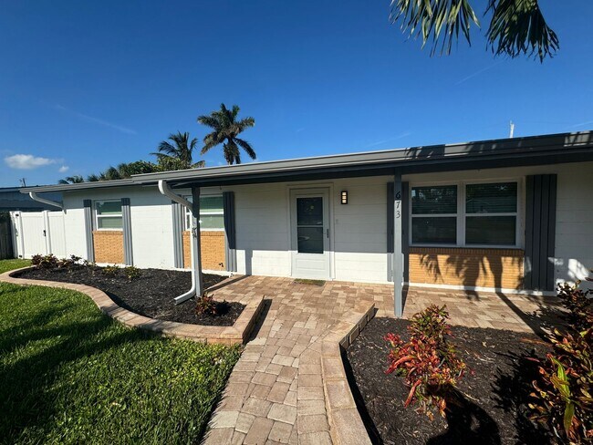 Building Photo - Beautiful 4 bedroom, 2 bathroom home