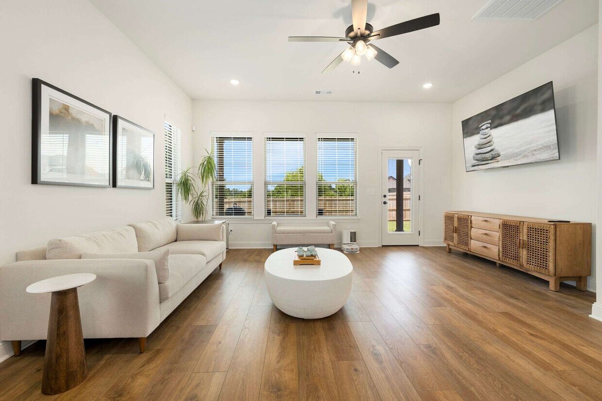 Foto principal - 1505 W Whitney Ln
