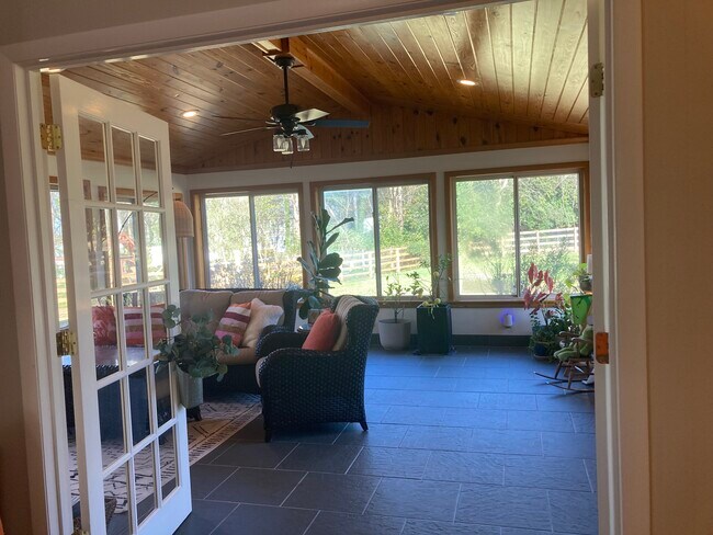 Foto del edificio - 1512 Arrow Wood Rd