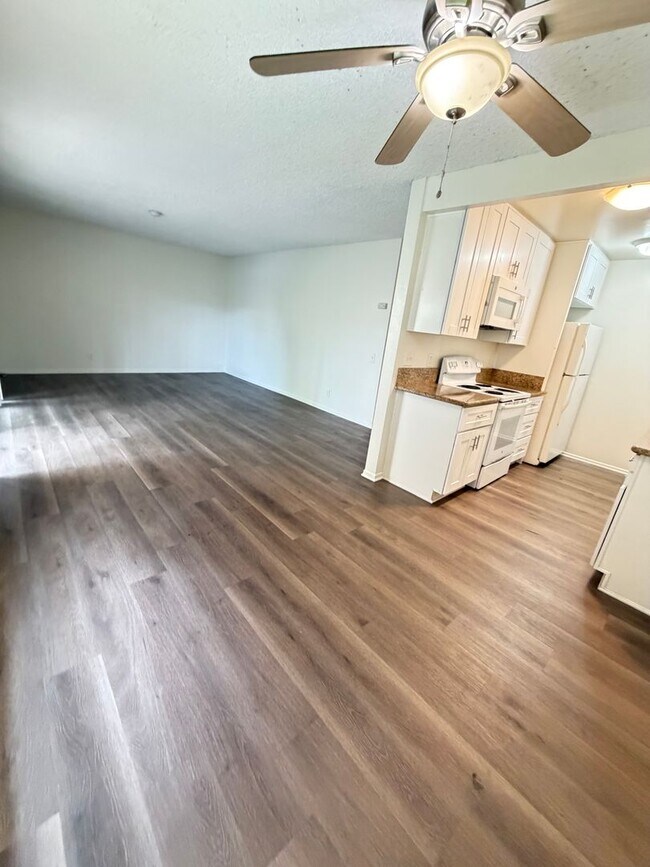 Foto del edificio - *Spacious 1 Bedroom in La Jolla!*