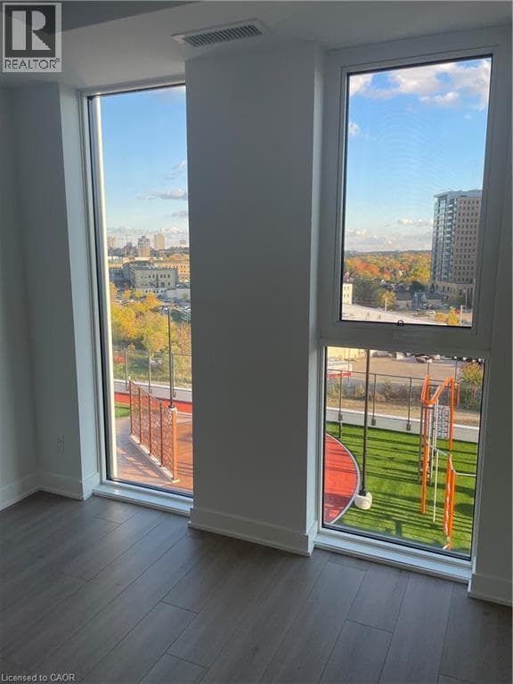 Building Photo - 25 Wellington St S