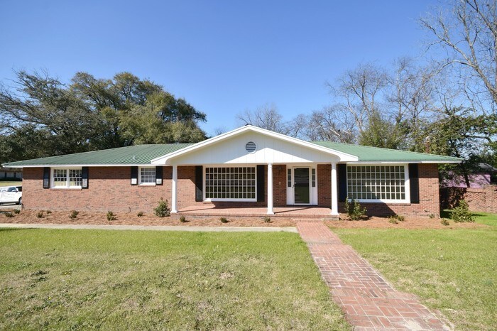 Primary Photo - 402 Edgefield Rd
