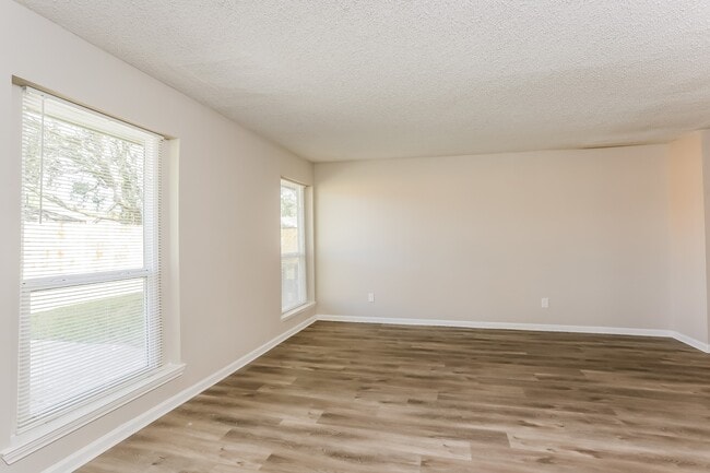 Building Photo - 1434 New Tree Ln